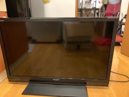 32インチのシャープの液晶テレビです。外付けで録画機能も付いてます。