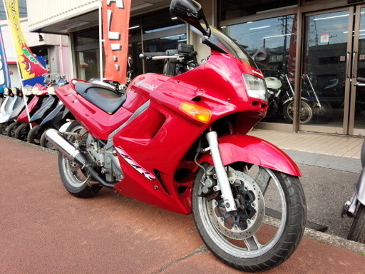 NO.2865　ＺＺＲ２５０　水冷４サイクル８バルブ２気筒２５０ｃｃエンジン　レッド　☆彡