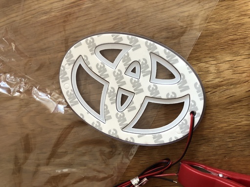 トヨタエンブレムが光る! (断捨離hiro) 呉のパーツの中古あげます