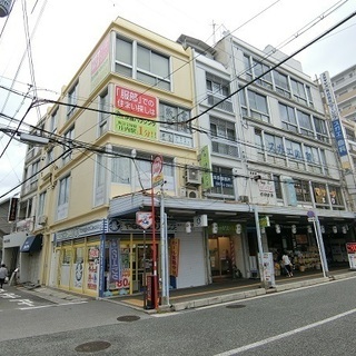 服部天神駅前ストリート沿いの商業ビル２階店舗の画像