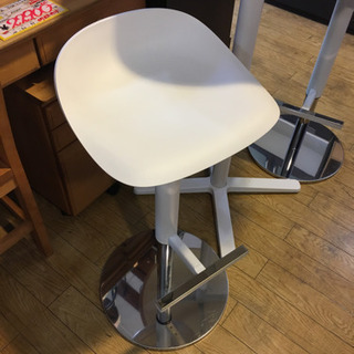 10/2 値下げ　IKEA バーテーブル&チェア3点セット 廃盤 BILLSTA カウンターテーブル 10/2 値下げ IKEA バーテーブル&チェア3点セット 廃盤 BILLSTA