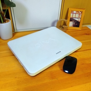 ノートパソコン ブルーレイ対応！ 可愛いアーバンホワイトのVAIO☆ 美 
