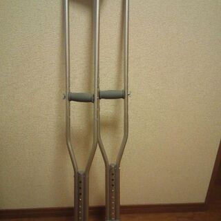 松葉杖 全長114-134cm 2本組 ほぼ未使用品