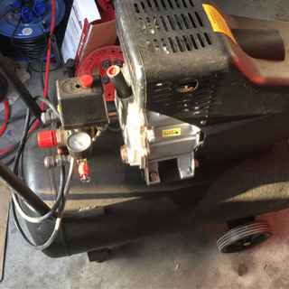 エアーコンプレッサー 5馬力 100v