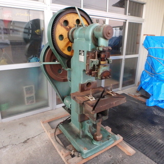 生野機械 プレス HP-2 IKUNO 200V 加圧 15トン ストローク 55mm 電動 鉄 加工 切断機 板金 大型 工場 アルミ 職人 電動工具 DIY 中古品 宮城 生野機械 プレス HP-2 IKUNO 200V 加圧 15トン ストローク 55mm 電動