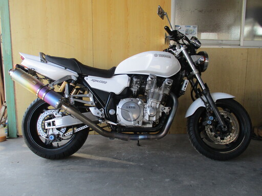 XJR1300　2001年式　ホワイトメタリック