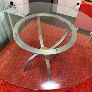 問い合わせ対応中ーガラスのダイニングテーブル