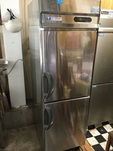 中古  2010年製  業務用冷蔵庫  縦型　 幅61　　奥行81　　高さ195　 （ｃｍ）  大きい 冷蔵庫  業務用  発送対応不可