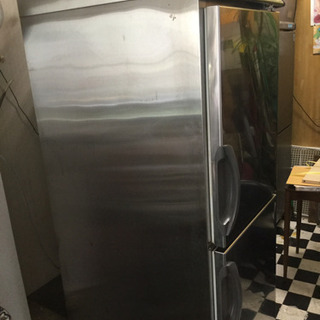 中古  2010年製  業務用冷蔵庫  縦型　 幅61　　奥行81　　高さ195　 （ｃｍ）  大きい 冷蔵庫  業務用  発送対応不可