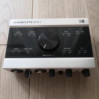 KOMPLETE AUDIO6 オーディオインターフェース 藤本健のDigital Audio Laboratory】ACアダプタ不要で6入出力