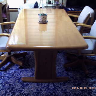 回転式椅子×3　テーブル×1