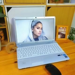 corei5メモリ8Gで超高性能！　ブルーレイ対応★　とても可愛い光沢パールホワイトのVAIO♪　とても美品！　大容量500G！　薄型タイプでオシャレ☆　最新Windows10パソコン☆　高速PC　　64Bit　　ソニー　SONY　　白　15.5型　　マウス付き　無線LAN　Wi-Fi　DVDドライブ　テンキー＆Webカメラ　大画面 corei5メモリ8Gで超高性能！ ブルーレイ対応☆ とても可愛い光沢パール