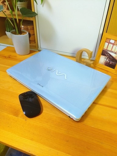 corei5メモリ8Gで超高性能！　ブルーレイ対応★　とても可愛い光沢パールホワイトのVAIO♪　とても美品！　大容量500G！　薄型タイプでオシャレ☆　最新Windows10パソコン☆　高速PC　　64Bit　　ソニー　SONY　　白　15.5型　　マウス付き　無線LAN　Wi-Fi　DVDドライブ　テンキー＆Webカメラ　大画面