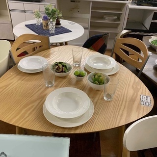 三角形ウッドテーブルを入荷致しました！ 三角形ウッドテーブルを入荷致しました！