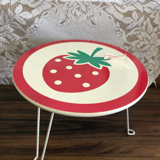 イチゴ柄の折り畳みテーブル