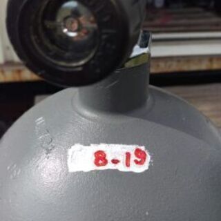 ８リットルタンク　１９９９年３月製造　耐圧検査たっぷり　２８６００円（税込み）