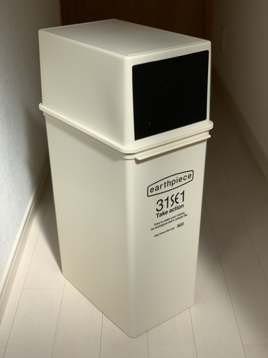 フランフランで買ったゴミ箱です 写真のもの１つです もしもし 八潮の家具の中古あげます 譲ります ジモティーで不用品の処分