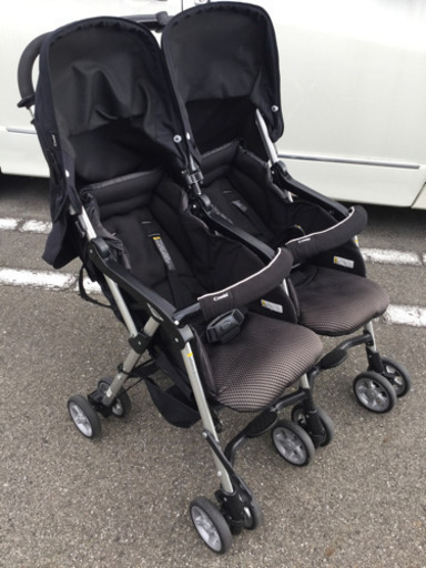 中古  双子用  ベビーカー　幅80　　奥行75　　高さ107　 （ｃｍ） コンビ  Combi