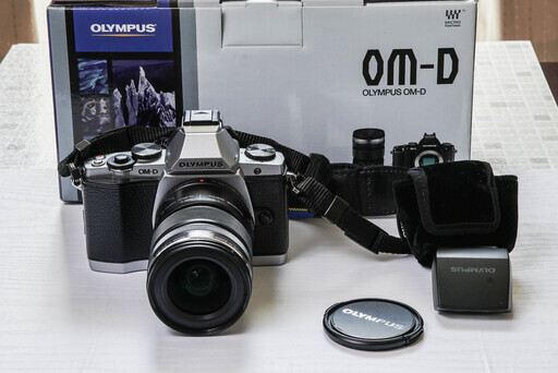 OLYMPUS　オリンパス　OM-D　E-M5　12-50レンズキット　中古美品