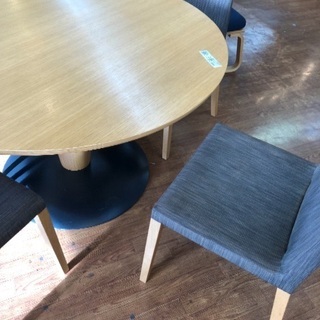アルフレックスのダイニングテーブル5点セット！