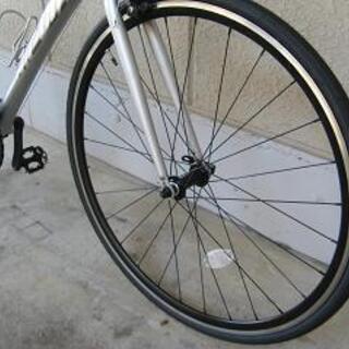 〔新古車〕サカモト・air-on（アルミフレーム・シマノ製２１段変速・７００－２８C）