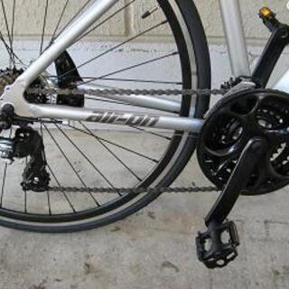 〔新古車〕サカモト・air-on（アルミフレーム・シマノ製２１段変速・７００－２８C）