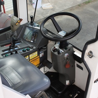 SOLD OUT】ヤンマ コンバイン 5条刈 GC70 キャビン 80馬力 自動水平