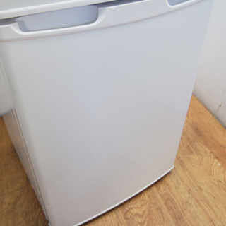 配達設置無料！一人暮らしなどにも最適 106L 冷蔵庫 HL02