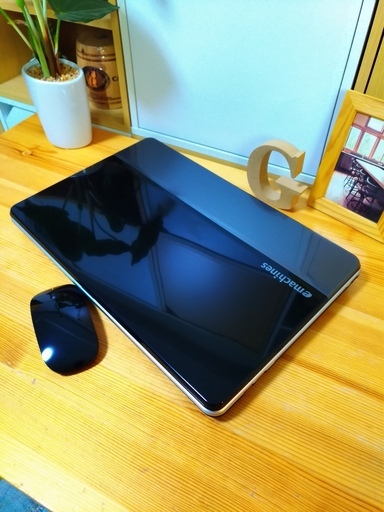 メモリ6Gで高性能！　とても美品★　薄型タイプでオシャレ♪　薄型軽量で持ち運びも便利☆　　大容量320G★　かっこ良くて高級感のあるピカピカのプレシャスブラック♪　　最新Windows10！　高速★　高性能デュアルコア　　Acer　エイサー　eMachines　大画面　テンキー＆ウェブカメラ付き　最新Windows10　64Bit　黒光沢＆シルバー　高級感　15.6インチ　マウス付き 　ノートパソコン　無線LAN　Wi-Fi対応 　DVDドライブ