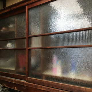 昭和ガラス♪凝った作りの出窓の引き戸