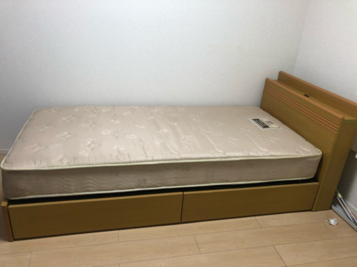 シングルベッド 引き出し2つあり。 | inmarco.ae
