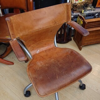 アンティーク家具 レトロ家具 カリモク Karimoku レザー 回転チェア キャスター付き 椅子 56 63 73 配達可能 買取帝国 朝 買取帝国 朝霞店 朝霞の椅子 チェア の中古あげます 譲ります ジモティーで不用品の処分