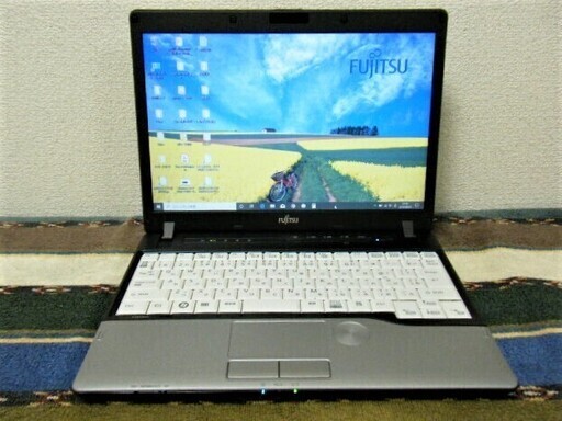 ✨綺麗12.1型液晶/重さ1.39kg♪/光速☆彡新品✨SSD240GB/Office 2019✎/メモリ4GB♪/2コアCPU♪/高速☆彡USB3.0/マイク内臓/すぐ使えるWin10メディア作成ツール付/すぐ繋がるWi-Fi/点検整備清掃済み/FUZITSU MP702 ⑭