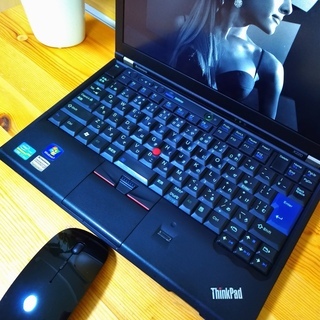 corei7メモリ8Gで超高性能！　とても美品☆　12.5インチのコンパクト軽量で持ち運びが便利♪　大容量500G！　最新Windows10　64Bit　　高級感のあるマットブラック　　マウス付き 　ノートパソコン　無線LAN　Wi-Fi対応 　Webカメラ搭載
