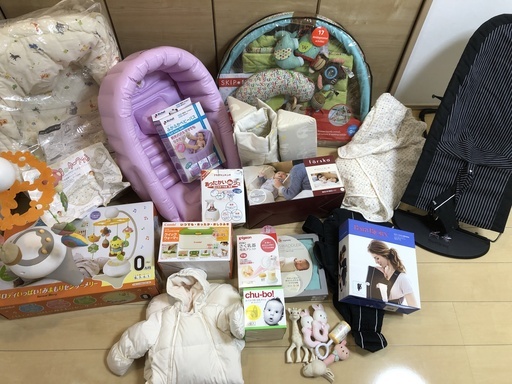 赤ちゃん用品一式（バウンサー、ベビーバス、抱っこひも、さく乳器、メリー、おしりふき温め、クーファン、おくるみ＜スワドラー＞、ベッドインベッド エイド＜寝返り防止＞プレイマット）