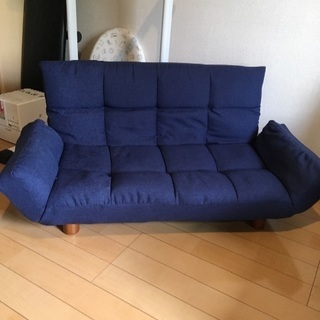 ブルーのソファ