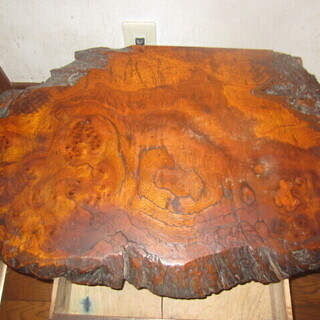 木の1枚板のローテーブル