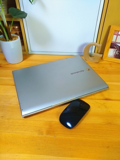 corei5メモリ8Gで超高性能！　高級感のあるゴールドシルバー♪　　13.3インチの薄型軽量タイプで持ち運びも便利★　最新Windows10！　大容量500G！　　DVDドライブ　高速★　持ち運びに便利♪　　東芝　TOSHIBA　dynabook　　64Bit　金銀色　高級感　　ウェブカメラ＆マウス付き 　ノートパソコン　無線LAN　Wi-Fi対応　DVDドライブ