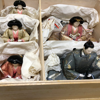 七段飾りの雛人形