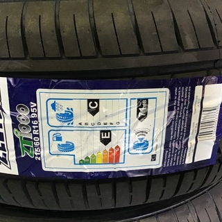 カードＯＫ！　ZEETEX　215/60R16　95V　4本売り出し！