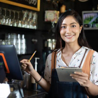 あの有名店での接客業！2ヶ月で店長に昇進も！😳