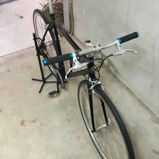 ジャイアント トラディスト分解発送送料無料！近県の方完成車配送等ご相談ください！ ジャイアント トラディスト クロスバイク