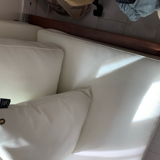 白レザーソファー