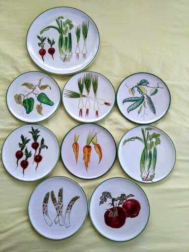 イタリヤ野菜手描き皿セット８枚　Lot of eight Made in Italy Salad plates Vegetable Hand Painted 8