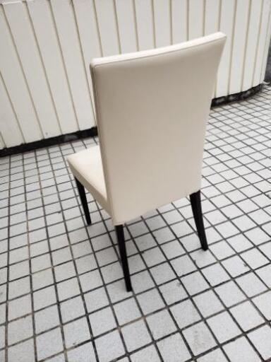 飲食店で使っていた椅子、全部で12脚です。