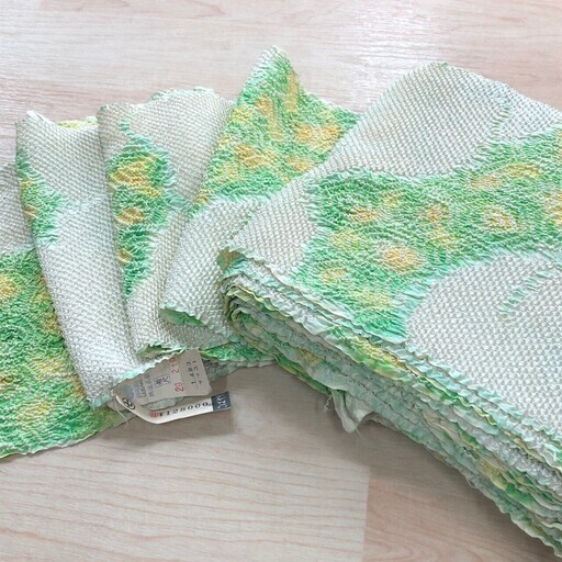 絞り 反物 正絹 薄緑 黄 白 ハンドメイド リサイクル 　MM83