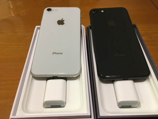 iPhone8 au64GB 未使用。2台同時なら5000円引き
