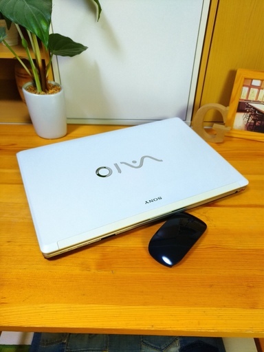 可愛いアーバンホワイトVAIO！　美品☆　　最新Windows10！　高速PC★　高性能core2　メモリ4G　SONY　VAIO　特大16.4インチ画面　最新Windows10　64Bit　大容量320G　白　高級感　　Webカメラ＆マウス付き 　ノートパソコン　無線LAN　Wi-Fi対応 　DVDドライブ