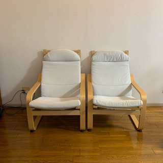 IKEA製の椅子二脚です