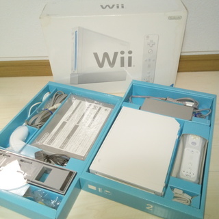 WII 本体、リモコンジャケットSET　箱入り　説明書つき